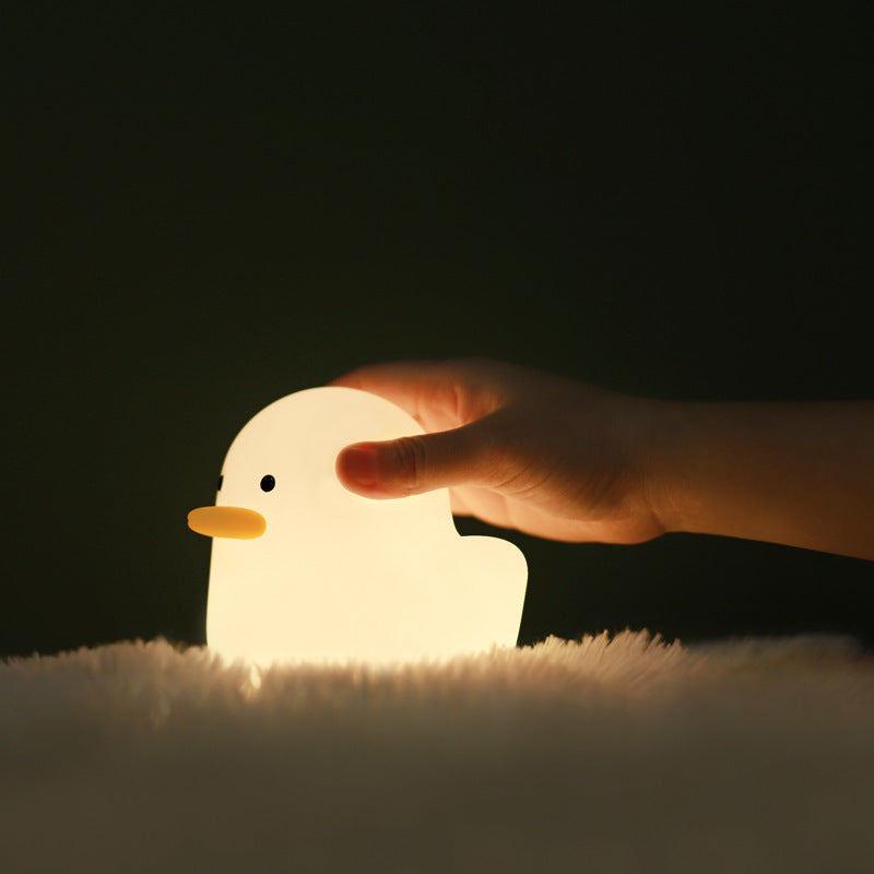 Enten-Nachtlicht wird per Hand angetippt