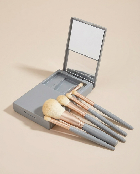 5-teiliges Make-up-Pinsel-Set mit Spiegel – Studioaufnahme